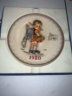 1980 Hummel annual plate. $20. Excellent, no cracks, chips, crazing. 7 1/2 inches.