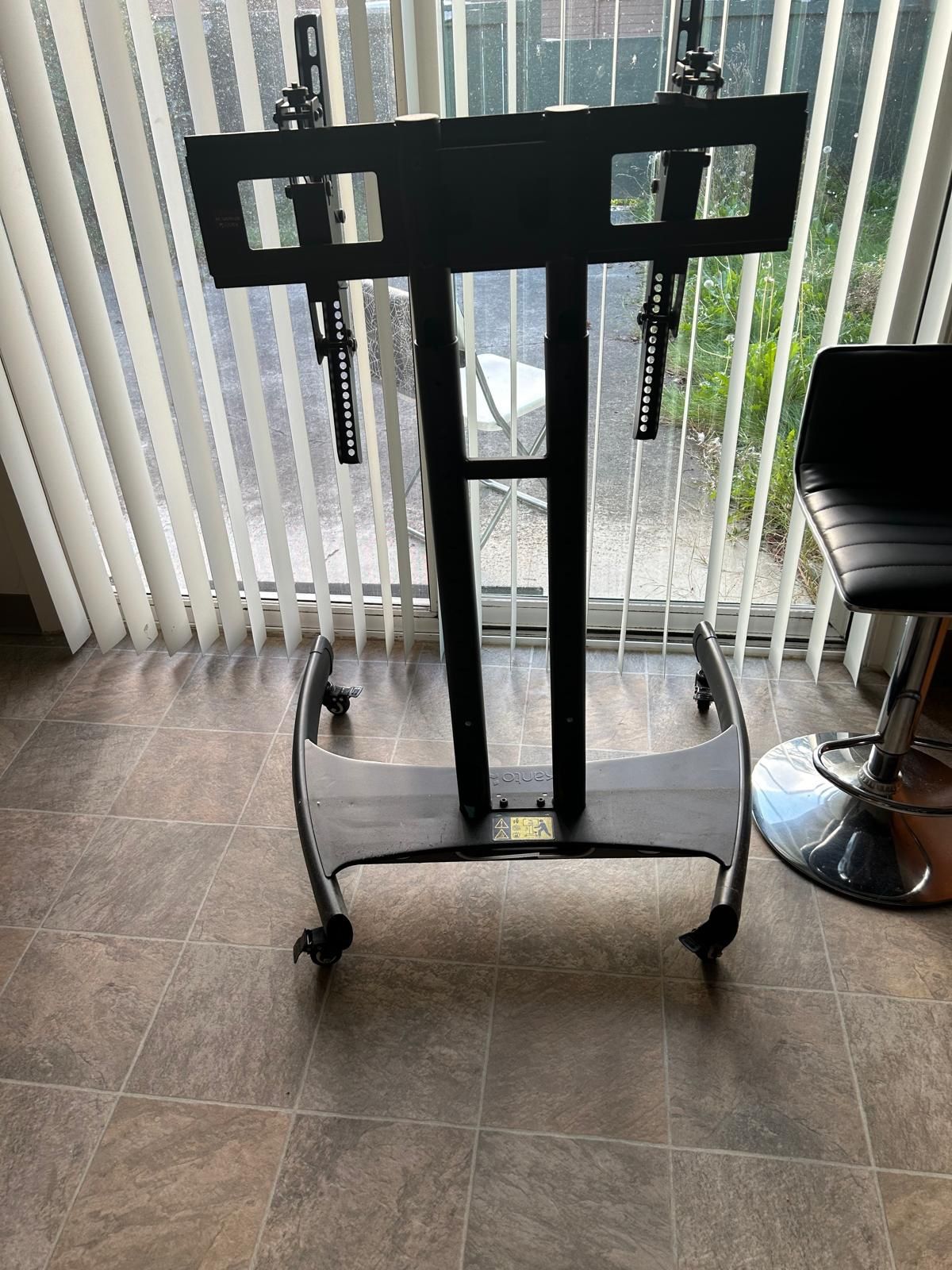 UNIVERSAL TV STAND 