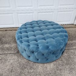 Round Accent Tufted Ottoman 