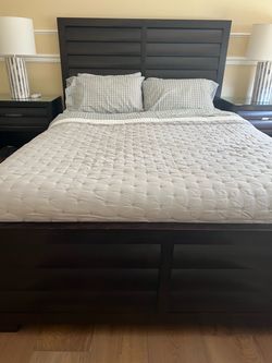 Queen size bedroom set with mattress included