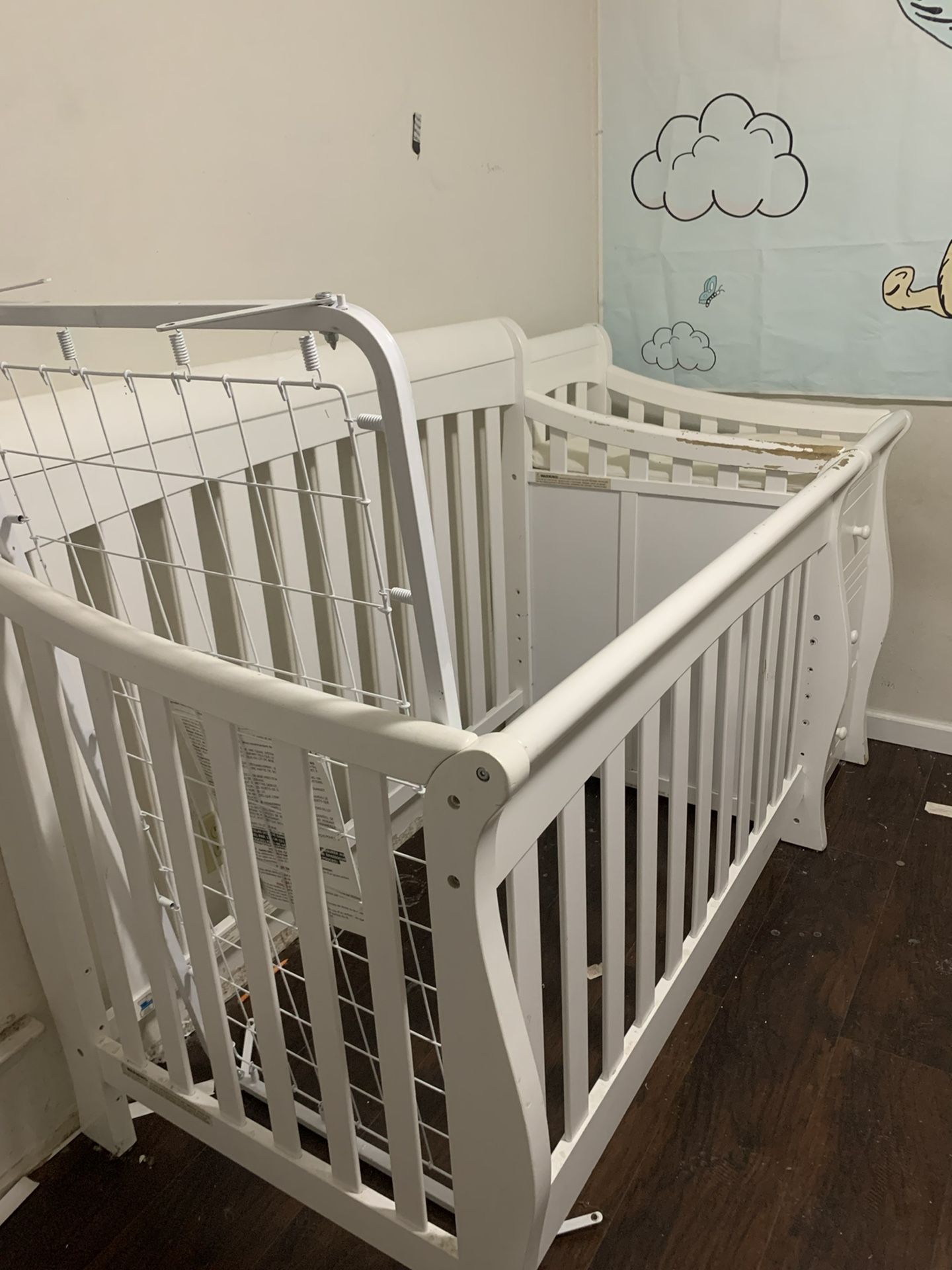 Baby Crib With Changing Table & Storage