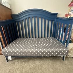Baby Crib With Mattress 