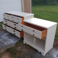 Antique with dresser With night Stand