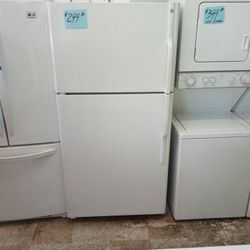 GE Refrigerator White Ex Large Excellent . Warranty . Delivery Available . 2203 Fowler St. 33901