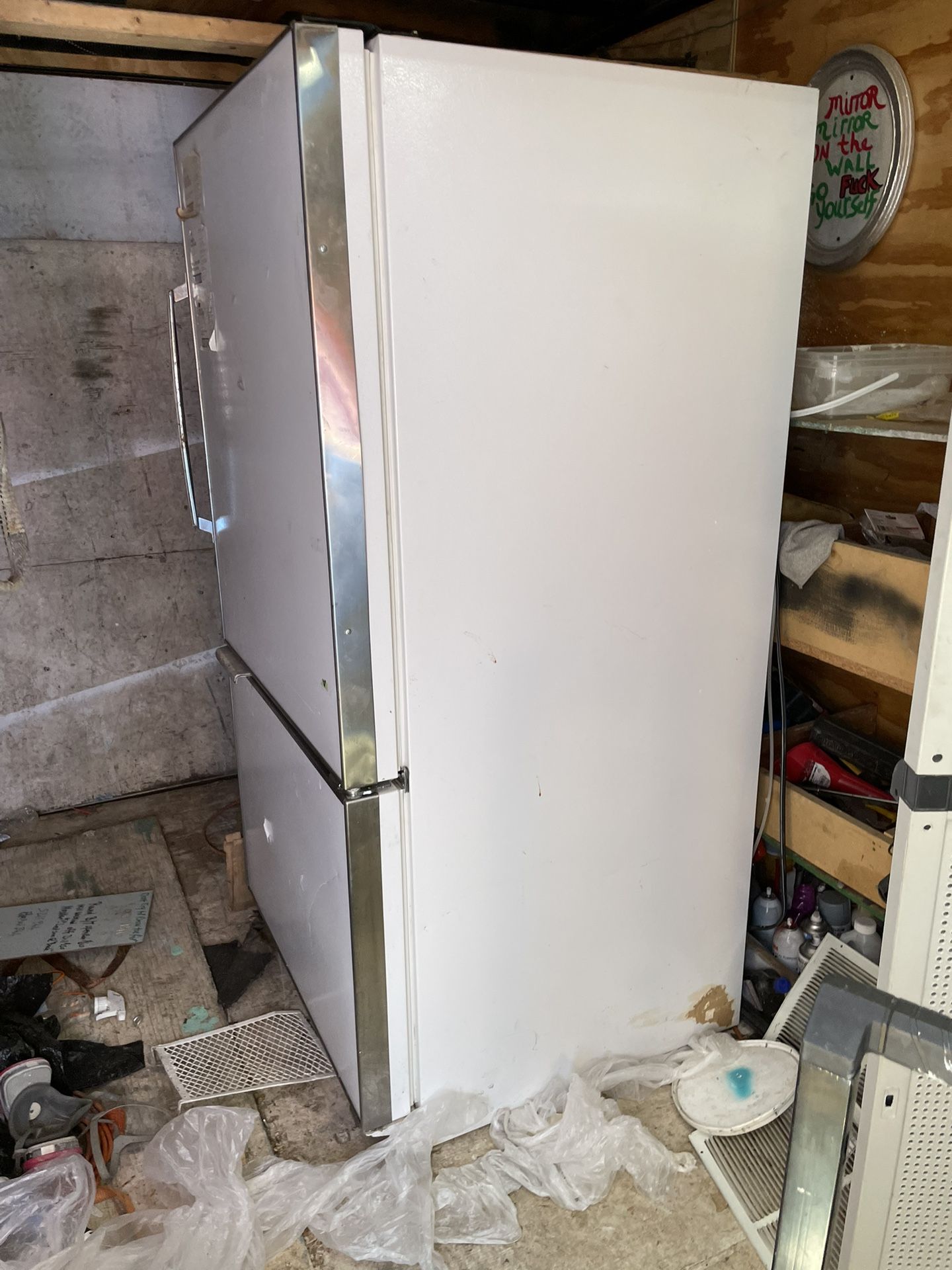 Bottom freezer fridge
