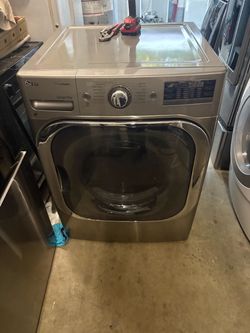 Lg Mega capacity  Steam  Gas dryer Excellent working condition  W29 D33 H40 1/2 9.0 cu ft 3 months warranty parts and labor only
