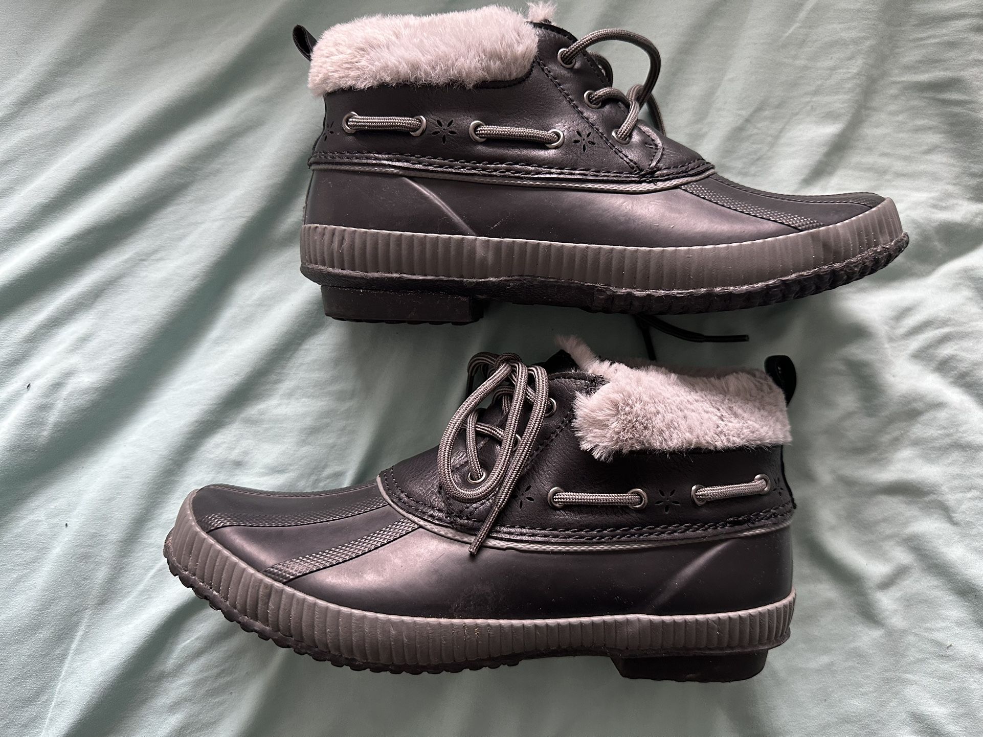 Women’s Size 9 Waterproof Boots