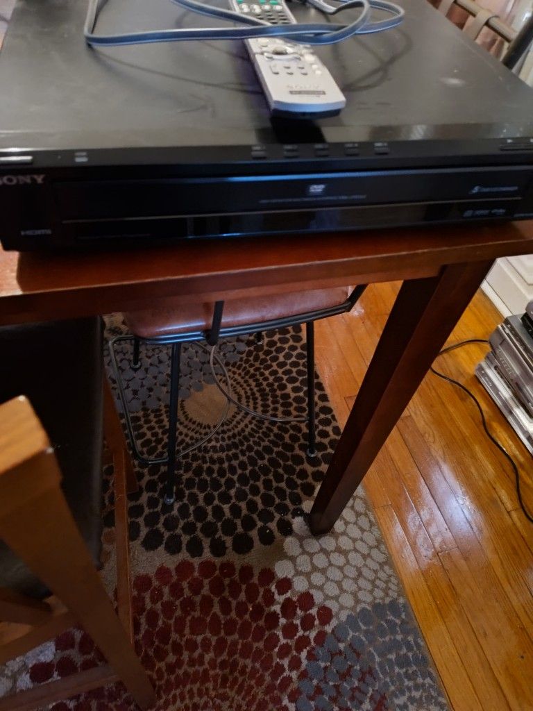 Yamaha 5 Disc DVD Player With Remote