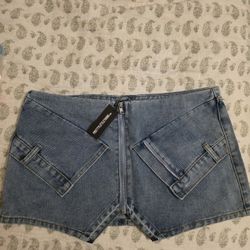 Pretty Little  Thing Skirt -Size14