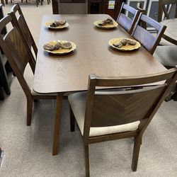 7 Pc Dining Table Set