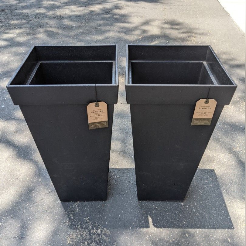 New Smith & Hawken 2 Planters - 28" Recycled Self Watering Square Black - 2 for $60 (Anaheim)