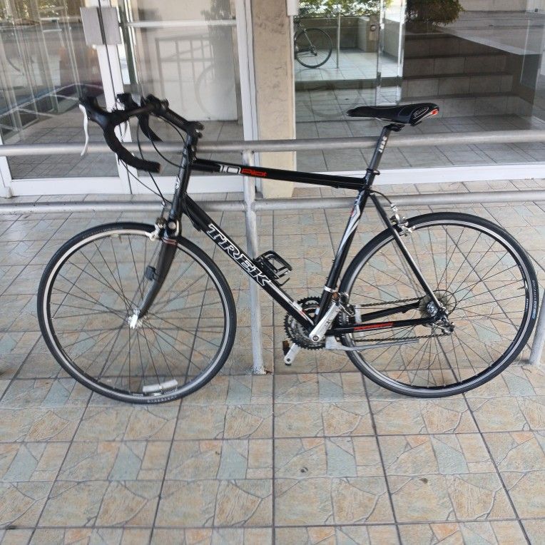 trek bicycle oakland Steel 21-Speed ​​Mountain Bike with Suspension Fork, Disc Brakes and Integrated Wheels. (Dark gray) Sports & Outdoors Trek Marlin 6 Gen 3