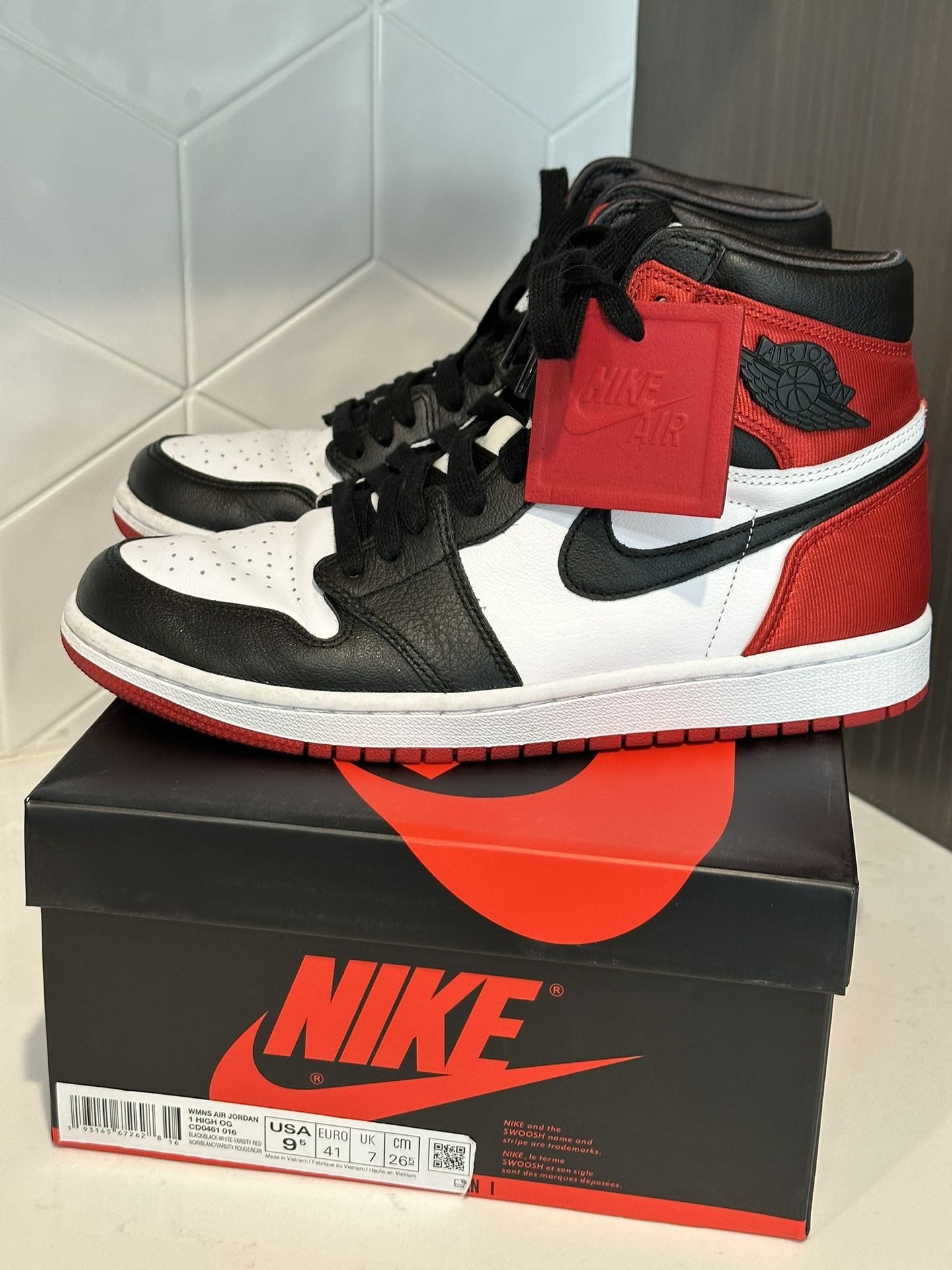 Air Jordan 1 High Retro OG Satin "Black Toe"