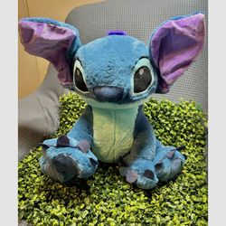 Medium Stitch Plushy 