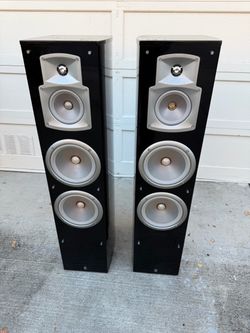YAMAHA  NS. 777 speakers