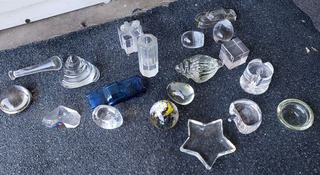 Glass pieces, paper weights, decoration, etc....