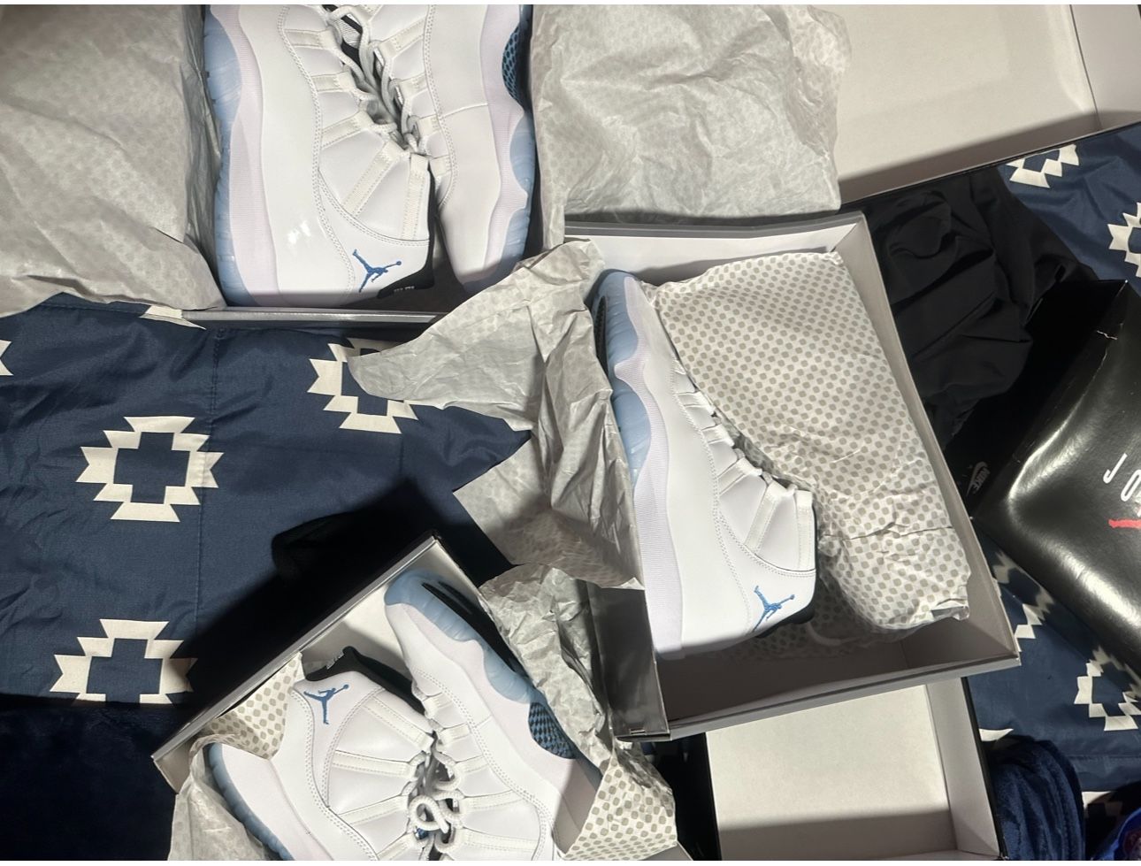 Jordan 11 Legend Blues