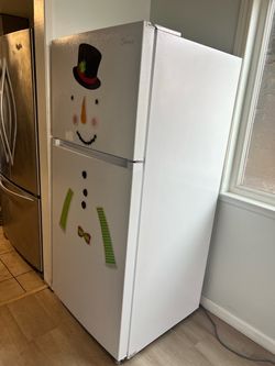 Midea Top-Freezer Refrigerator White