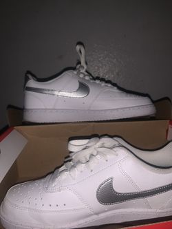 Woman’s Nike Tennis Shoes