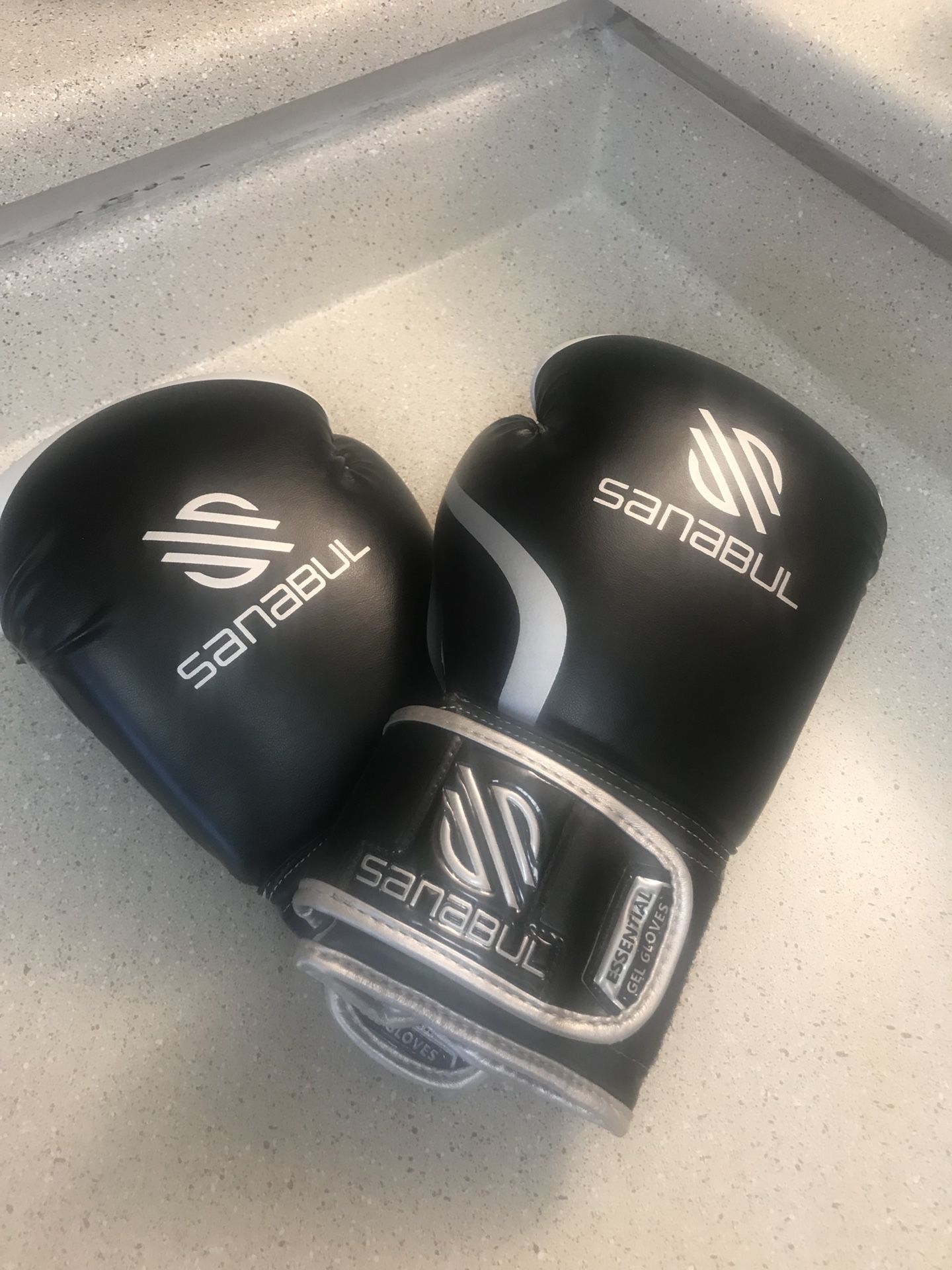 Sanabul Boxing Gloves 12oz *Like New*