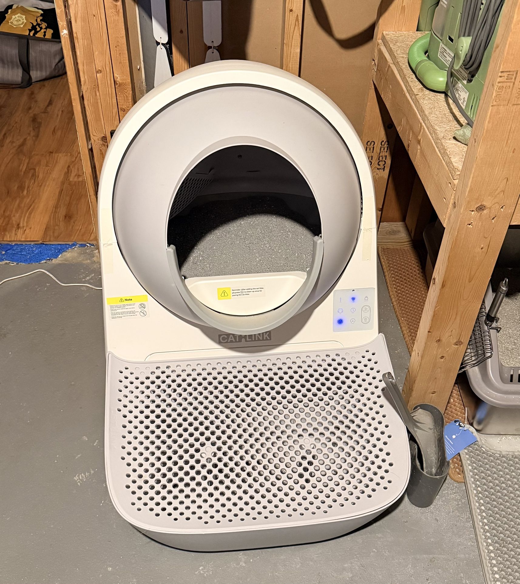 Self-Cleaning Litter Box