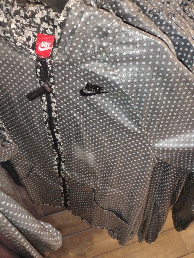 LADIES LAST DAY SALE