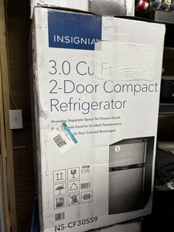 Insignia 3.0 Cu Ft Mini Fridge 