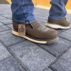 Zapatos de trabajo para hombre . Zapatos para hombre