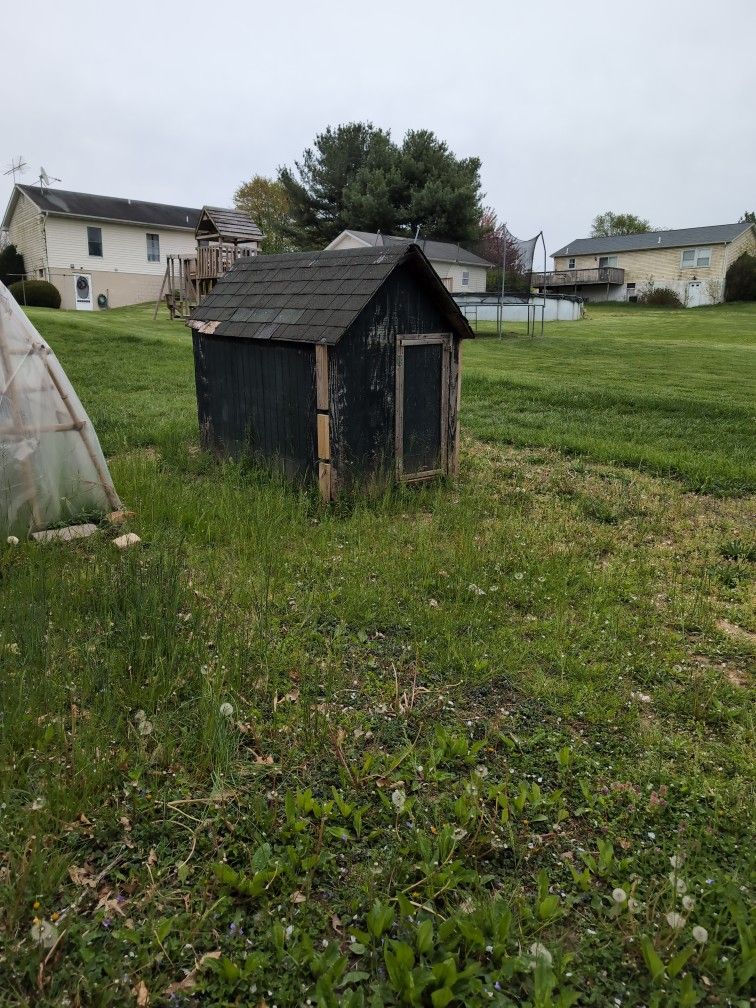 Free Chicken Coop