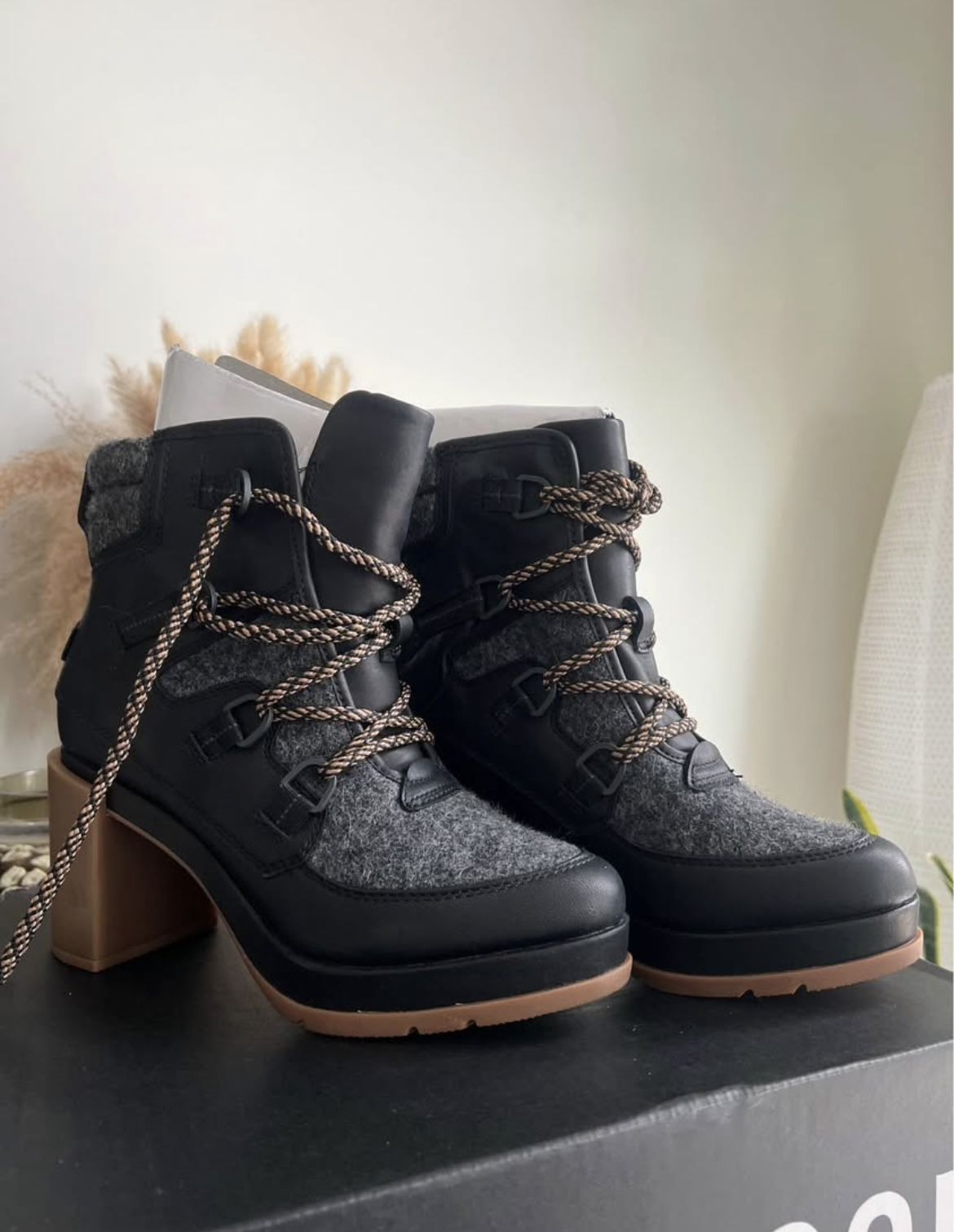 NWT Sorel Black Leather Blake Lace Booties (size 8 womens)