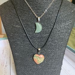 Ser of 2 natural stones necklaces