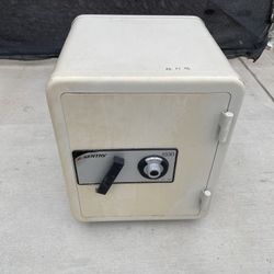 SENTRY VALUEGUARD FLOOR SAFE WITH COMBINATION