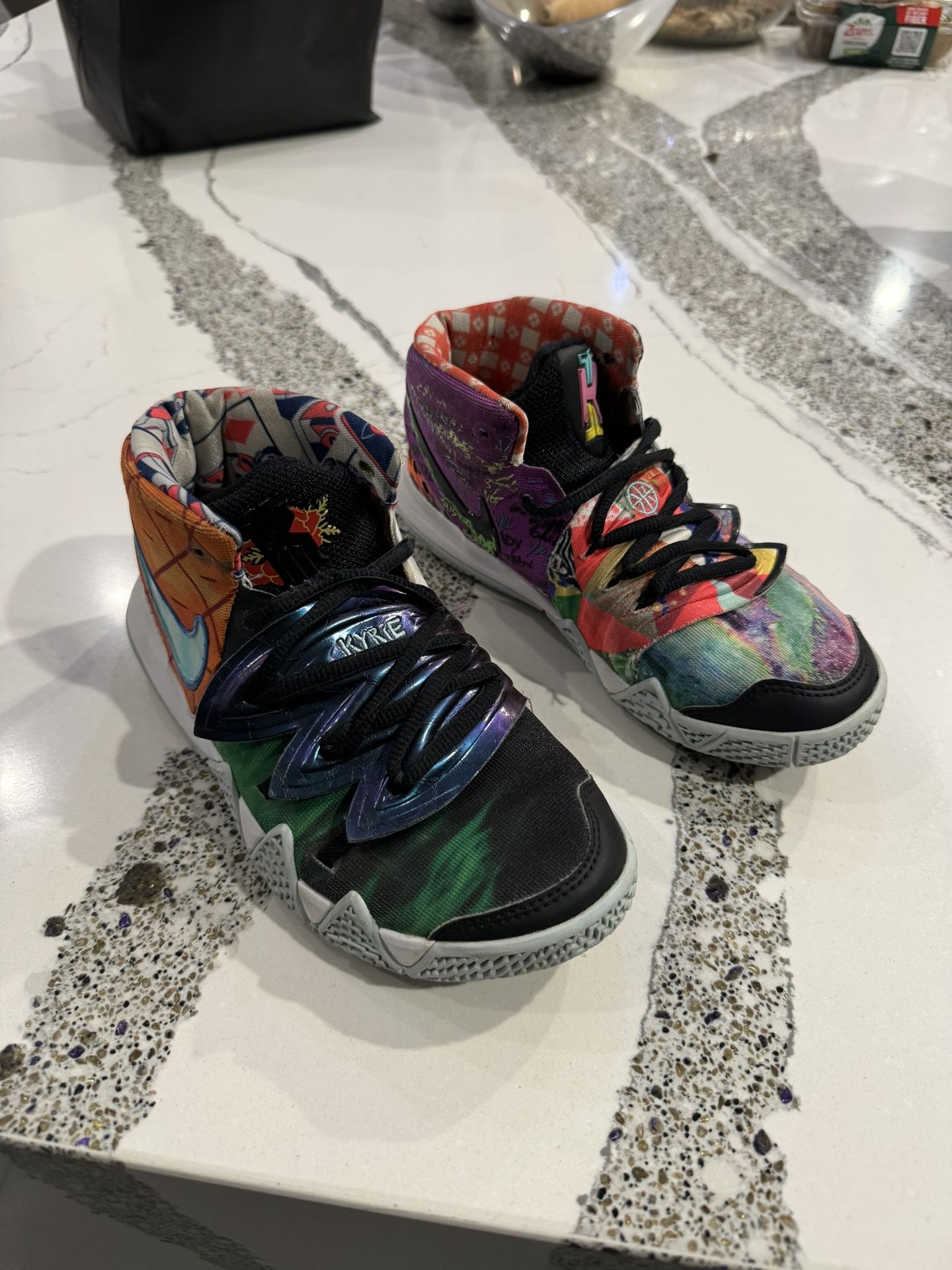 Kyrie Nike Pinnaple Size 2Y Great Condition 💥