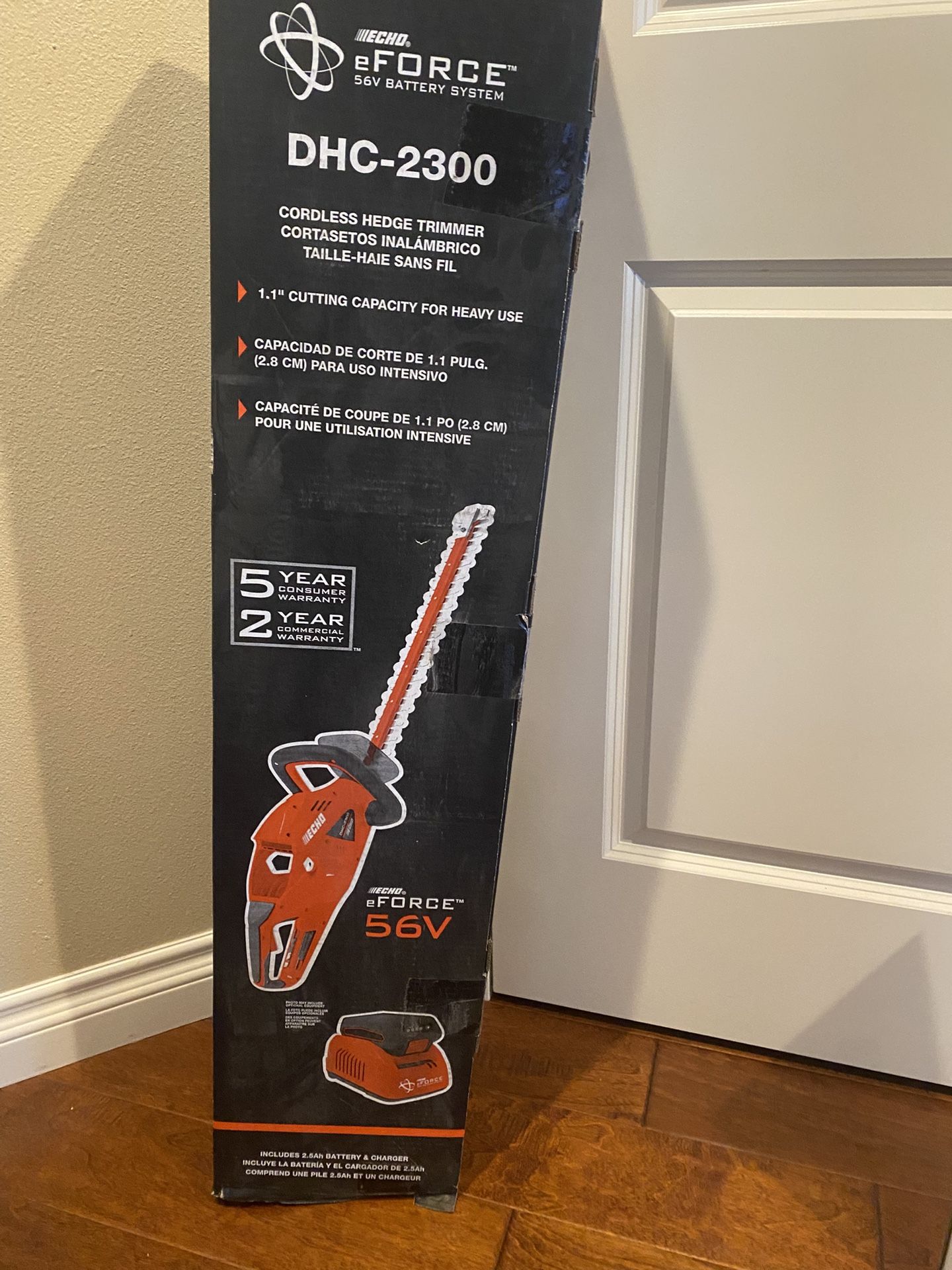 56V 22 in Double Side Cordless Battery Powered HedgeTrimmer 2.5Ah BatteryCharger
