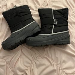Kids Cat & Jack Snow Boots In Size 6