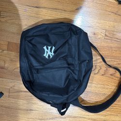 BLACK & WHITE YANKEE BACKPACK