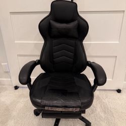 Black 110 Pro Respawn Gaming Chair with Footrest