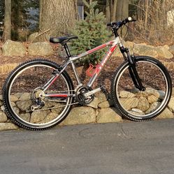 26” TREK 3500 21 Speed Mountain Bike Bicycle Pristine Like New Condition