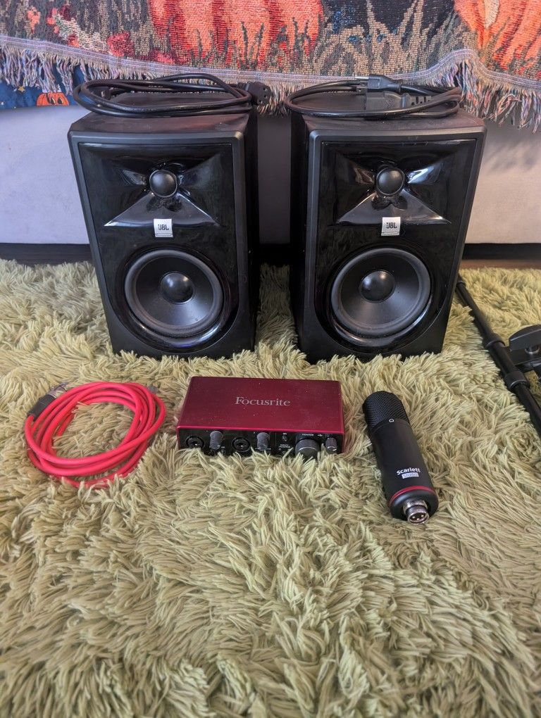 Home studio setup- Focusrite Scarlett 2i2 + cable+mic+stand and 2 JBL MK2 Series 3
Powered monitors