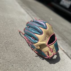11.5 HOH baseball glove limited edition 