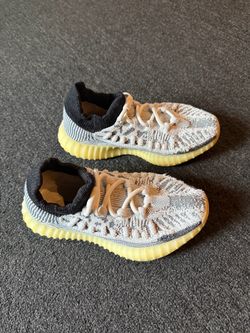 Model: adidas Yeezy Boost 350 size US4