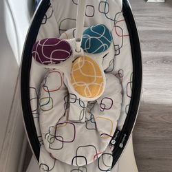 4 Moms mamaroo