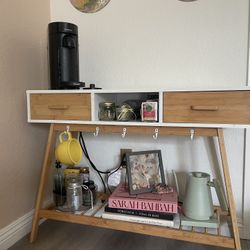 Entry Way / Coffee Table