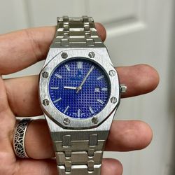 Men’s Watch: 42 mm / Sapphire Crystal Glass 