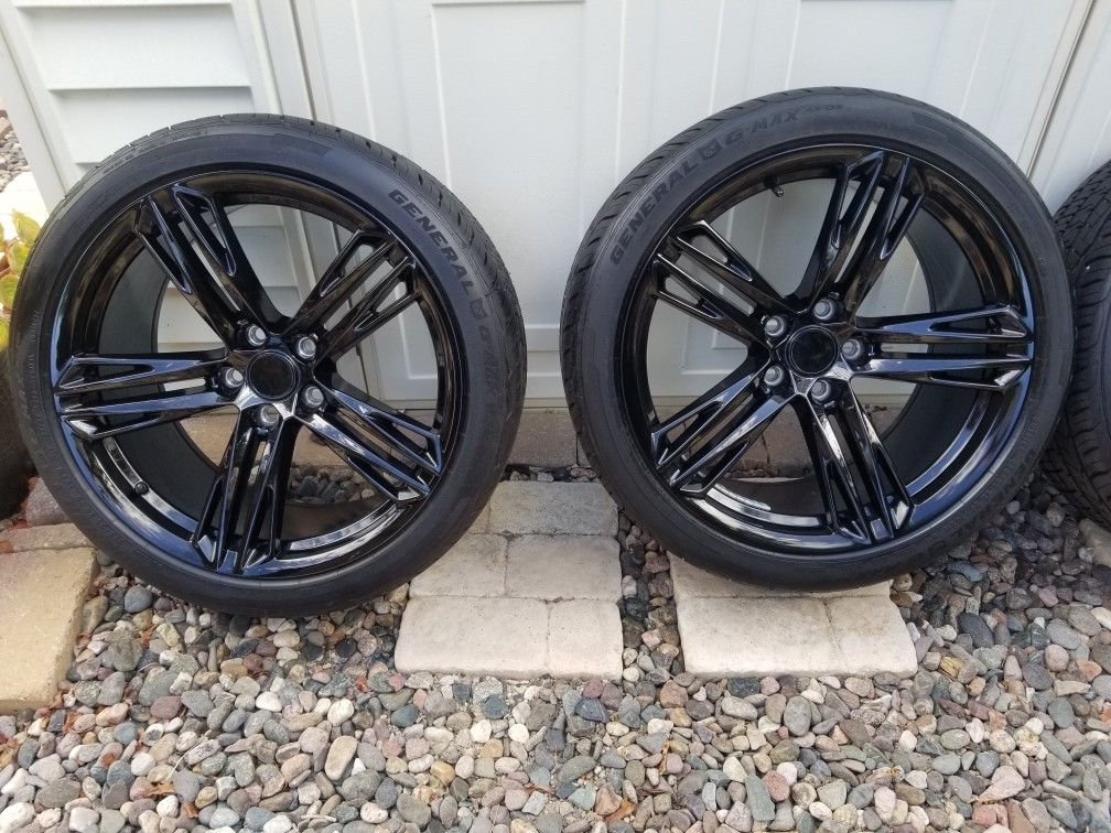 New Camaro ZL1 20in staggered 9 & 10 rims & tires w TPMS SPLINE & LOCK LUGS