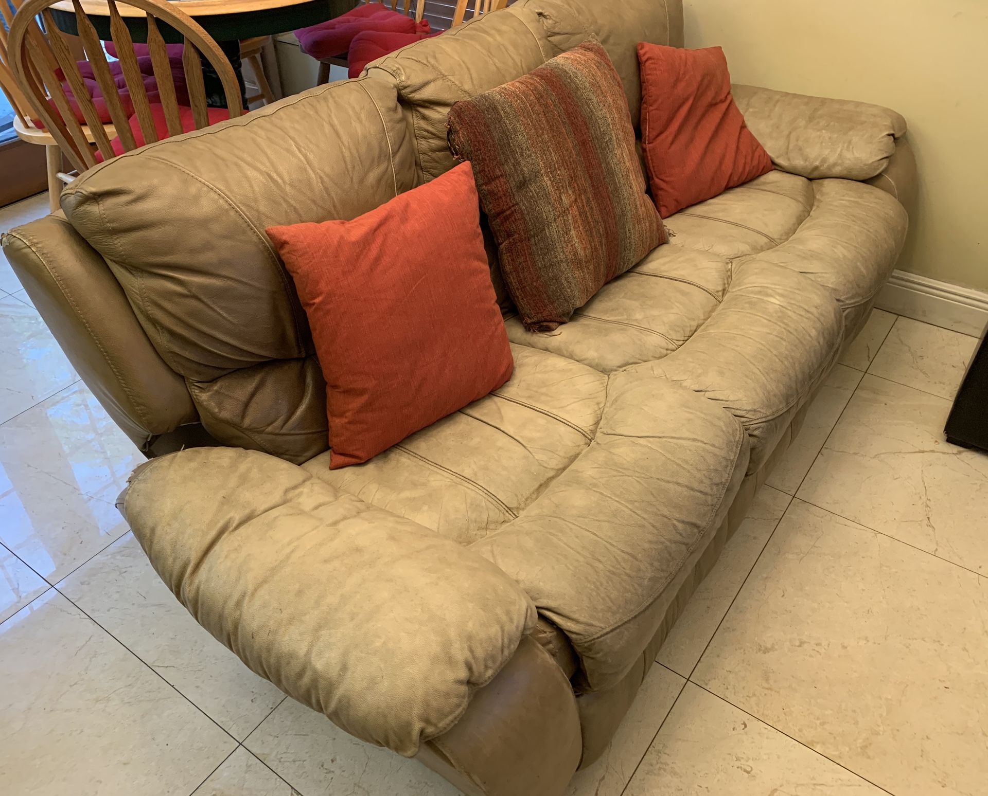 FREE- Reclinable electric sofa