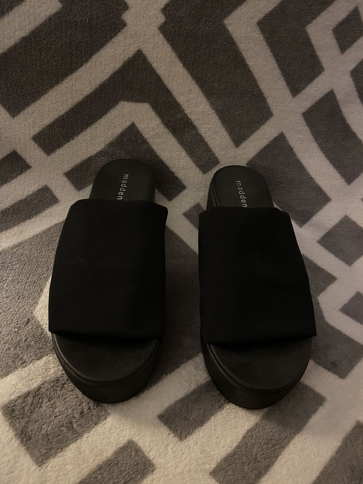 Madden Girl Black Comfort Sandals sz 6 Good Conditoo