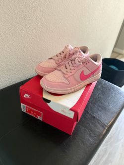Nike Dunk Low GS Triple Pink DH9765-600 Size 7Y / Women's 8.5 Used