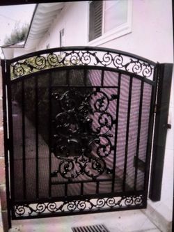 Side gate