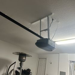 Garage Doors Repaciones De Gagege Doors  Motores Resortes Visacras Rieles Verticales Horizontales 